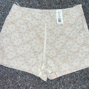 Romeo & Juliet Couture off white lace shorts. Size medium.